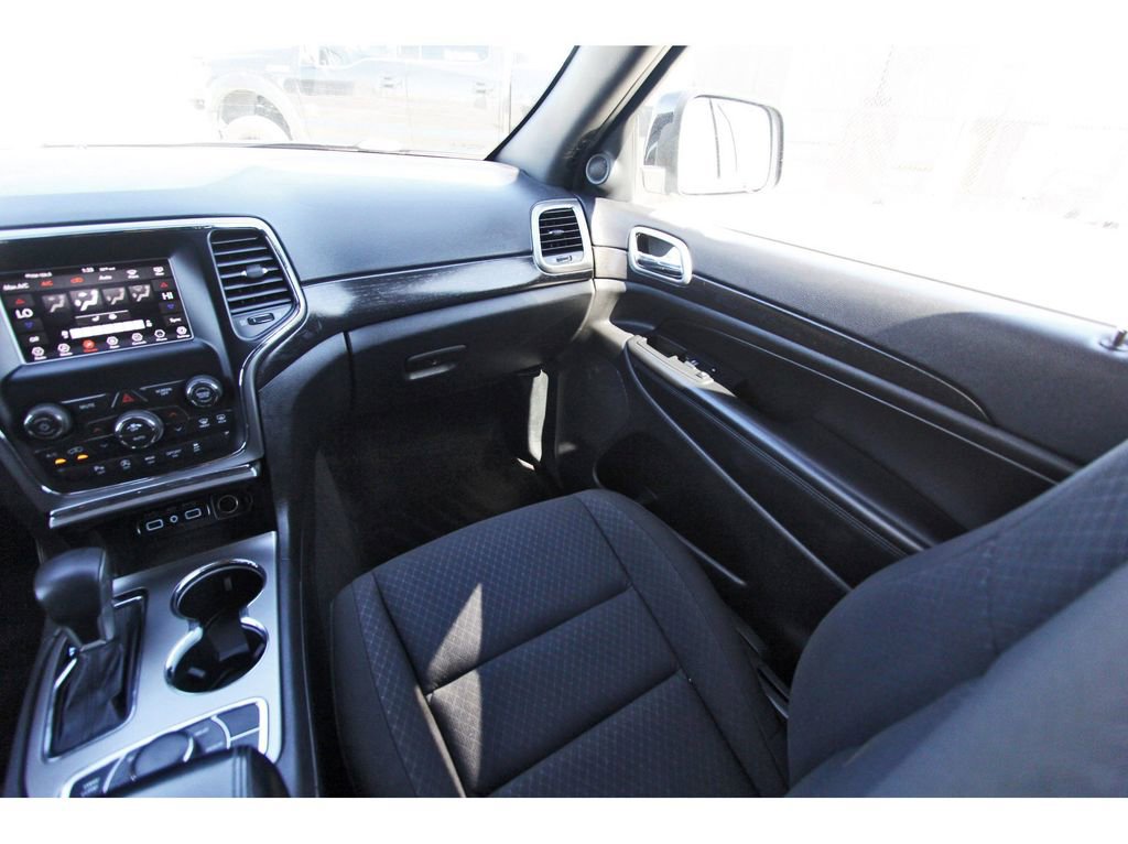 Used 2018 Jeep Grand Cherokee Laredo image 10