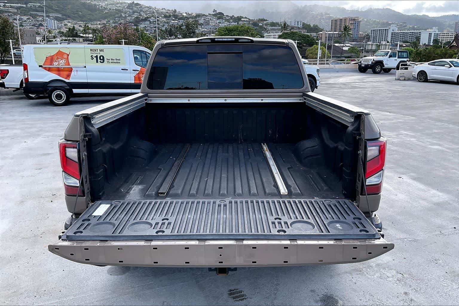 Used 2021 Nissan Titan PRO-4X w/ Pro-4x Convenience Package AWD/4WD image 18