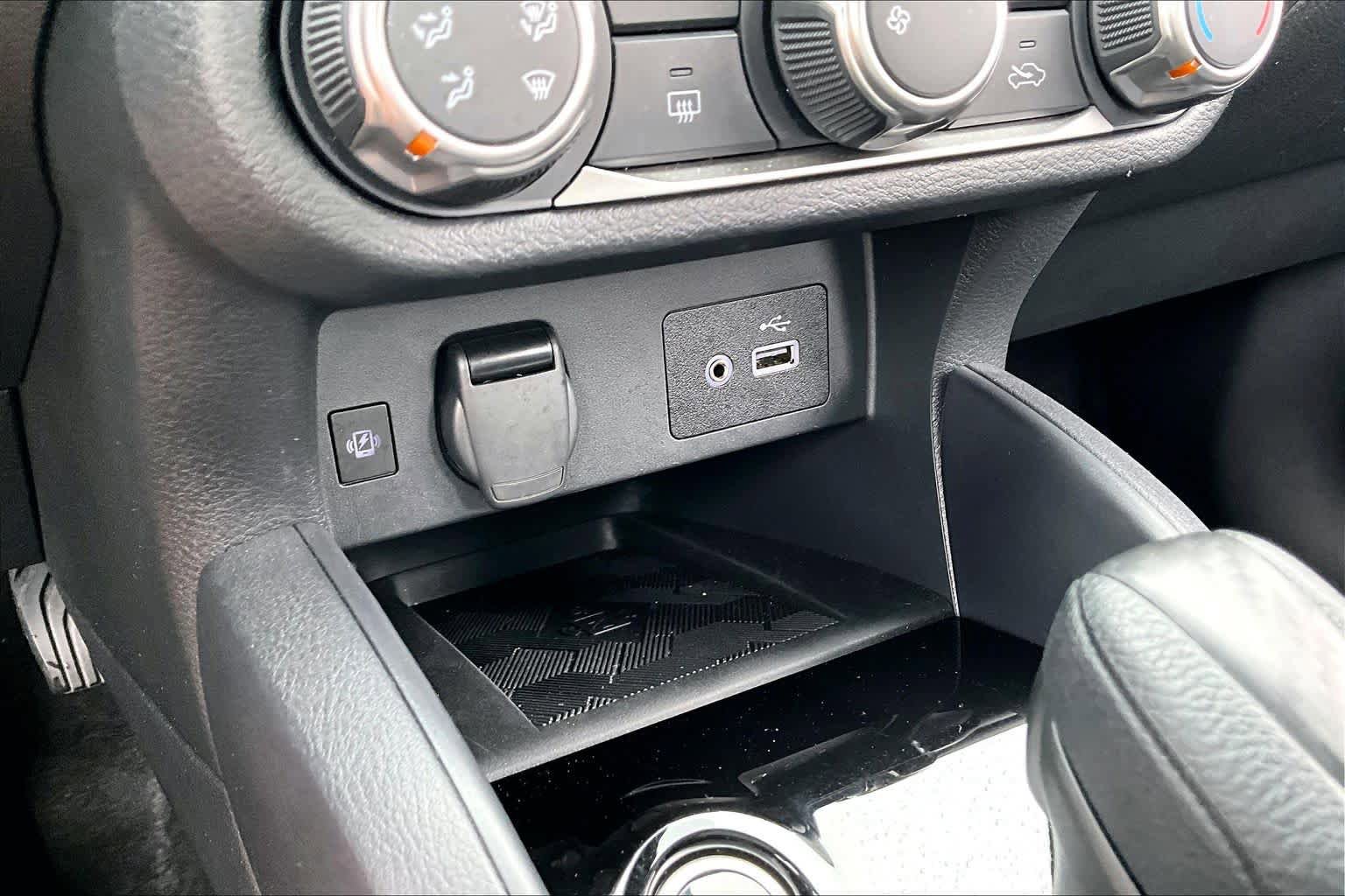 Certified 2025 Nissan Versa SV w/ Trunk Package FWD image 31