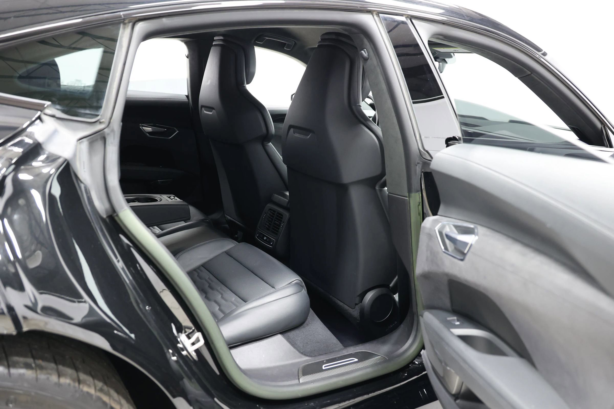 Used 2022 Audi RS e-tron GT w/ Carbon Performance Package image 72