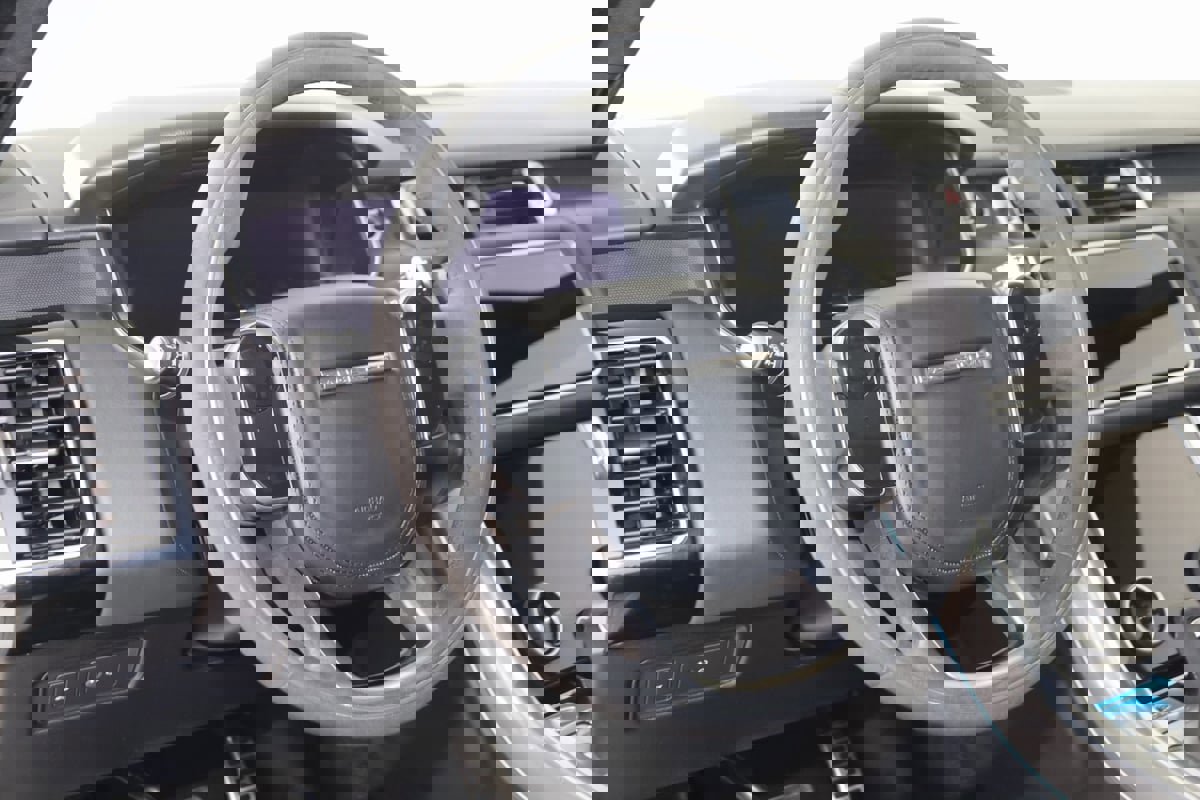 Used 2022 Land Rover Range Rover Sport HST image 6