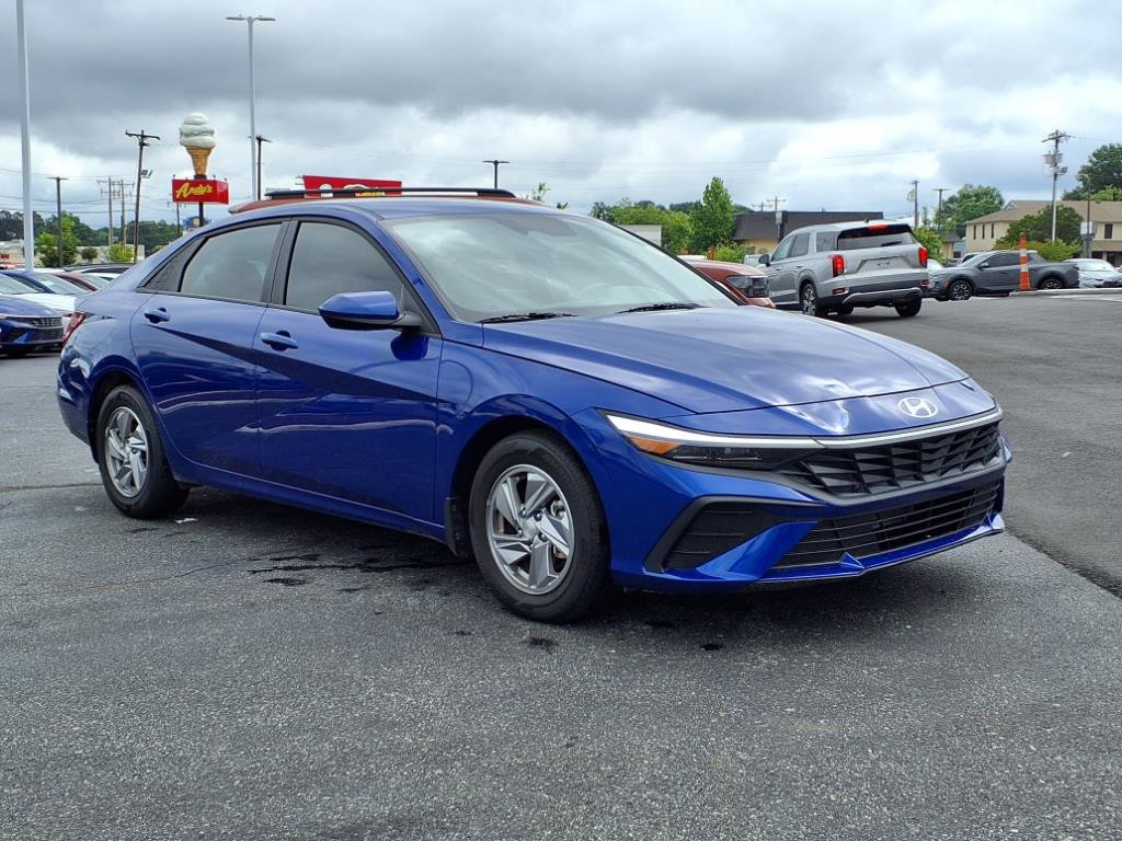 Used 2024 Hyundai Elantra SE