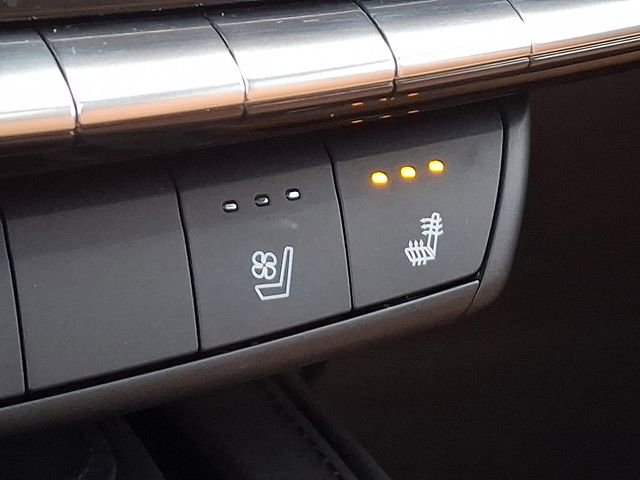 Used 2025 Cadillac XT4 Sport image 25