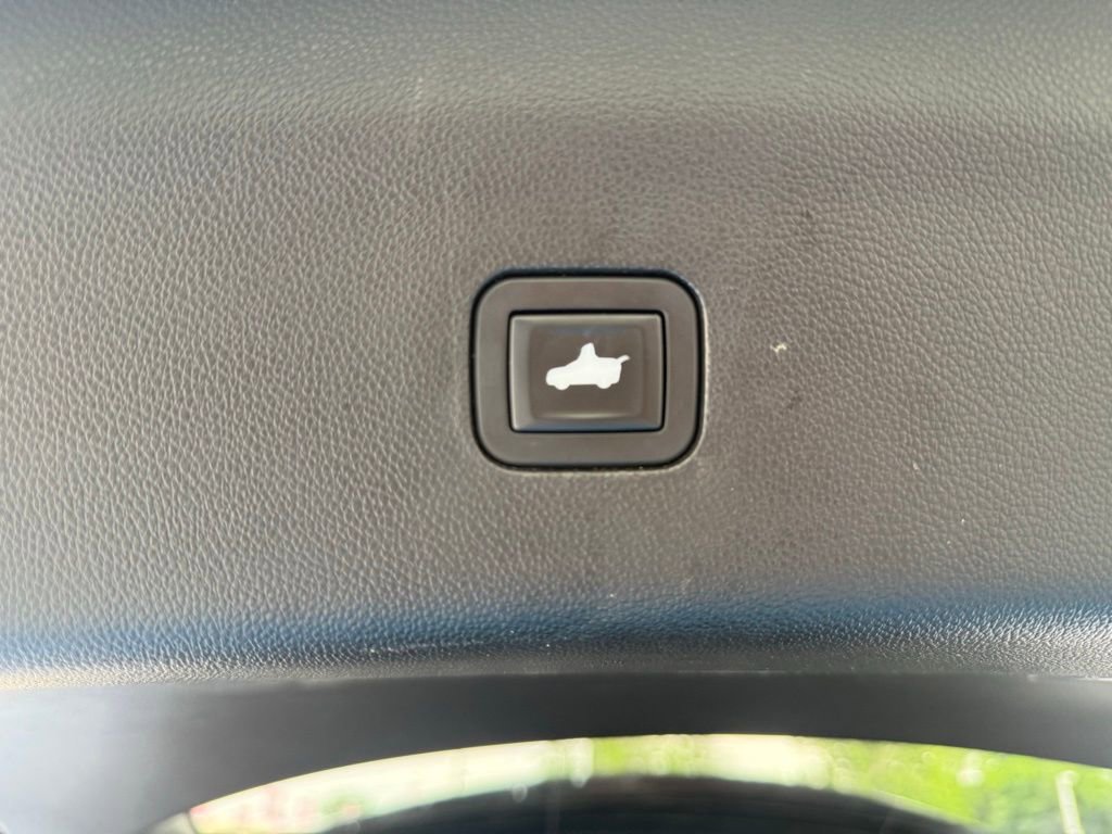 Used 2018 Buick Enclave Premium w/ Experience Buick Package FWD image 15