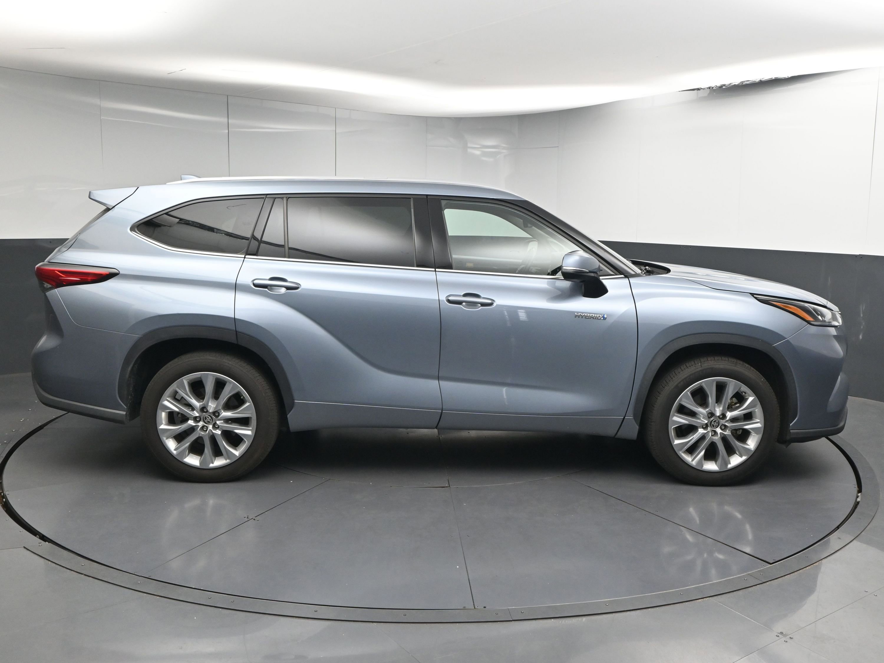 Used 2020 Toyota Highlander Limited image 9