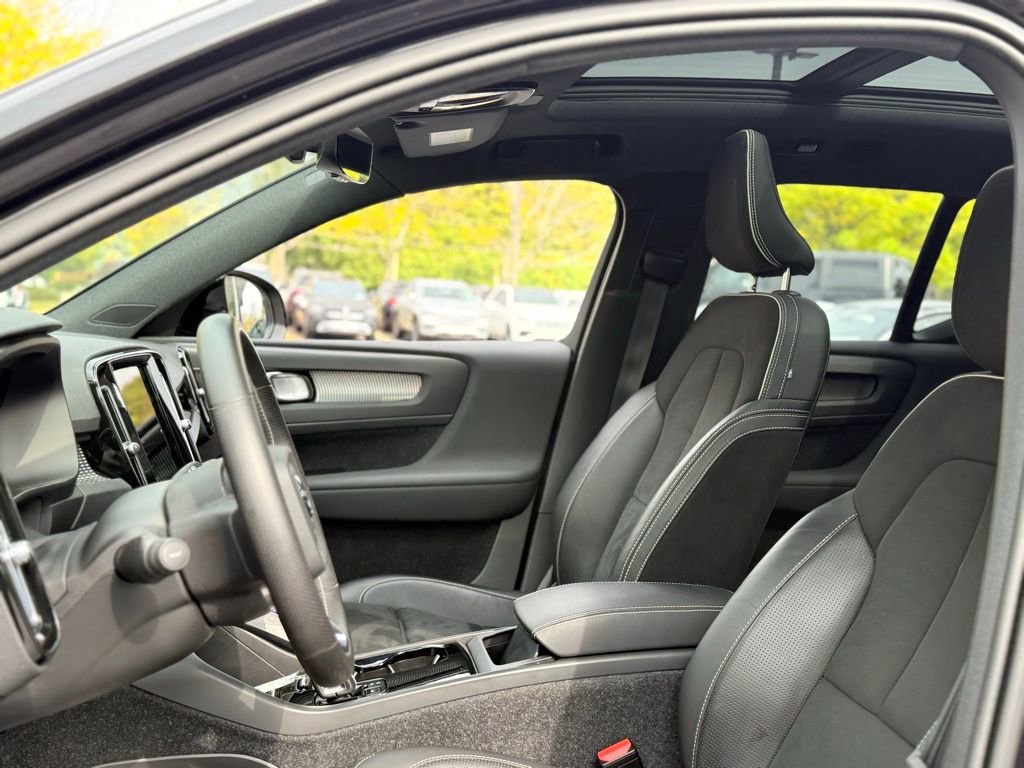 Used 2021 Volvo XC40 P8 Recharge w/ Advanced Package image 15