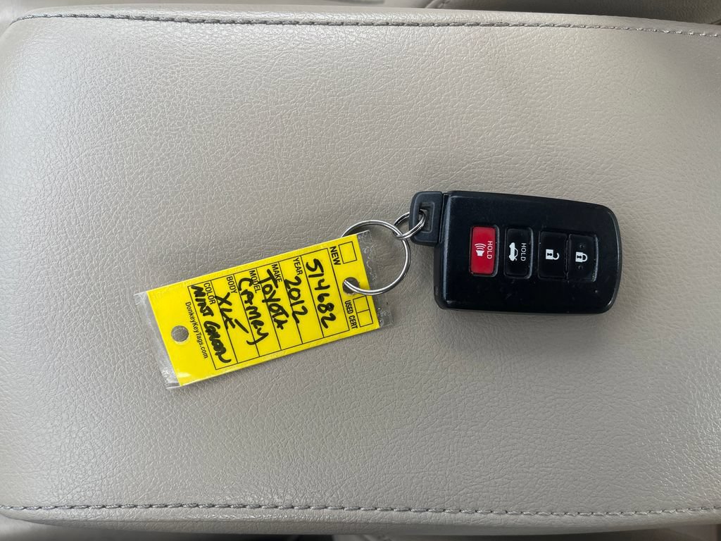 Used 2012 Toyota Camry XLE FWD image 33