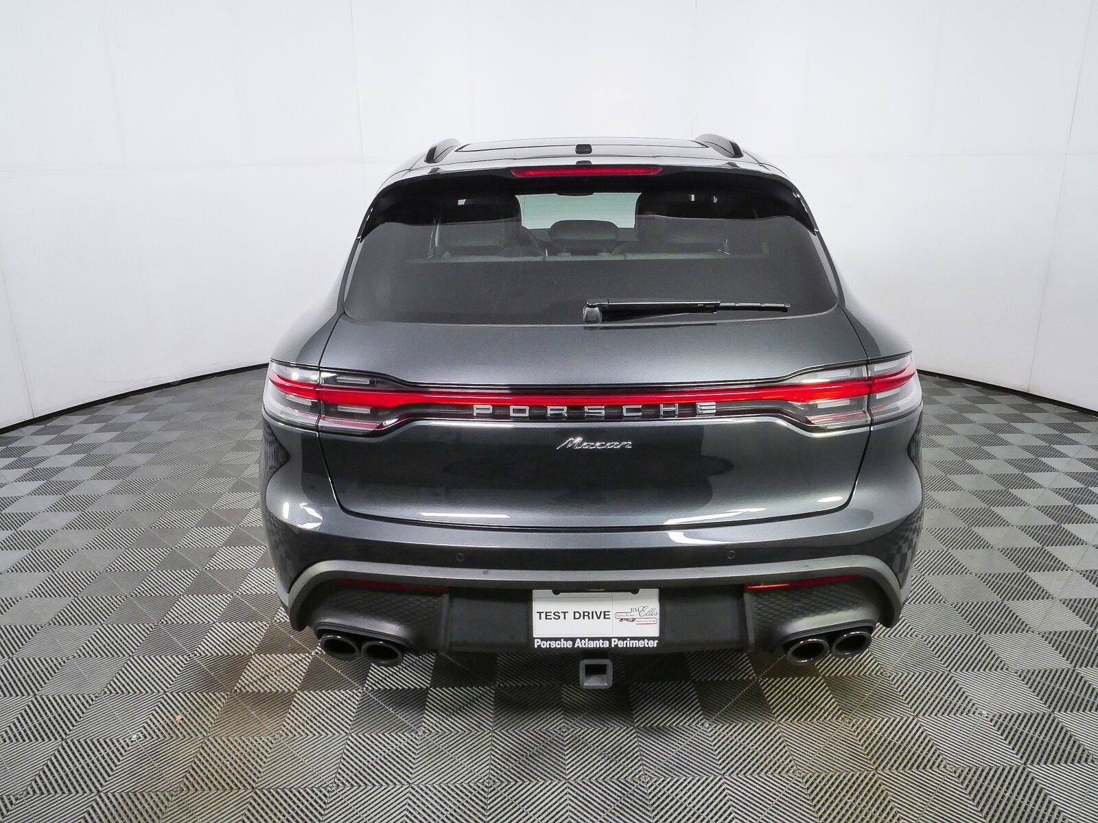 Certified 2024 Porsche Macan AWD/4WD image 30