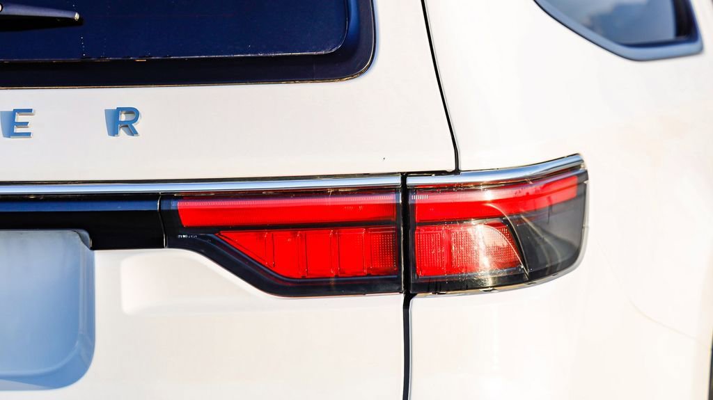 Used 2024 Jeep Wagoneer Series II w/ Flexible Seating Group image 10