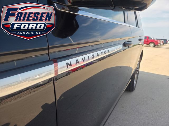 Used 2025 Lincoln Navigator Reserve AWD/4WD image 10