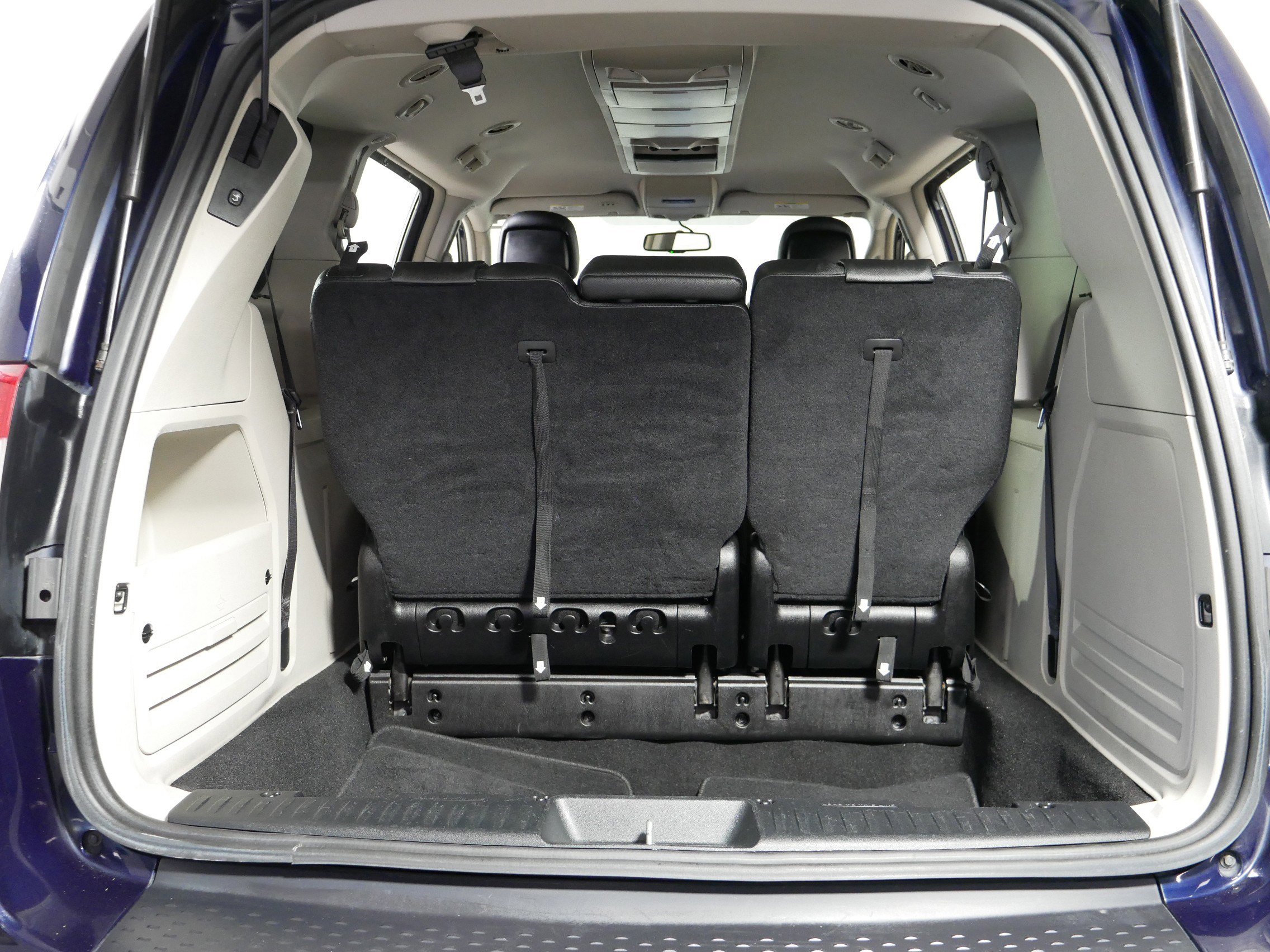 Used 2015 Chrysler Town & Country Touring w/ Driver Convenience Group FWD image 18