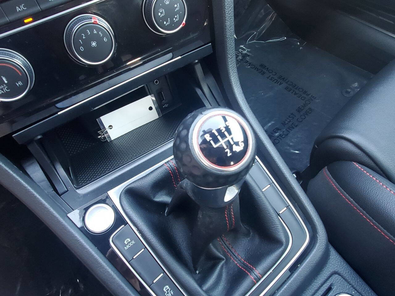 Used 2018 Volkswagen GTI SE FWD image 16