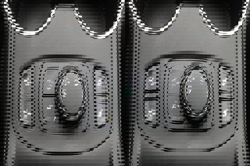 Used 2024 GMC Terrain SLT image 23