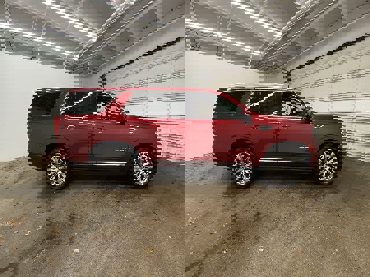 Used 2024 GMC Yukon Denali w/ Advanced Technology Package image 7