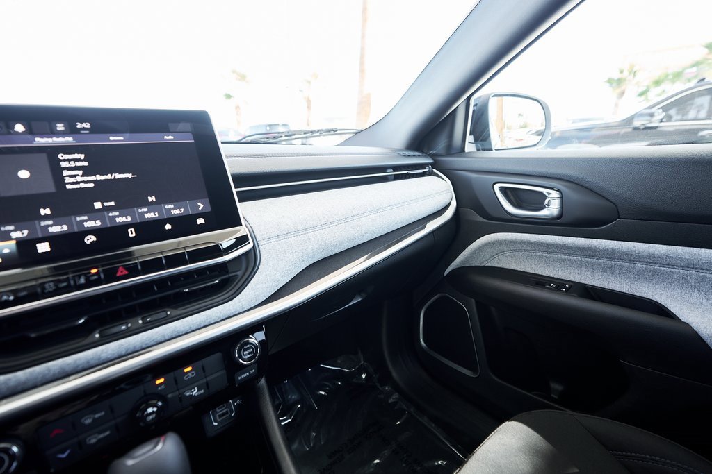 Used 2023 Jeep Compass Sport image 52