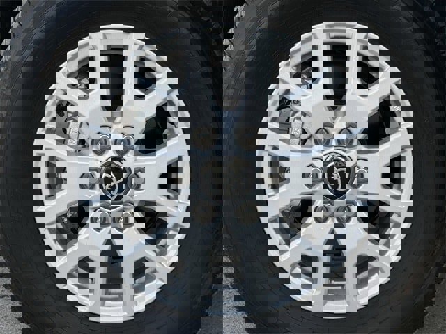 Used 2024 Toyota Tacoma SR image 9