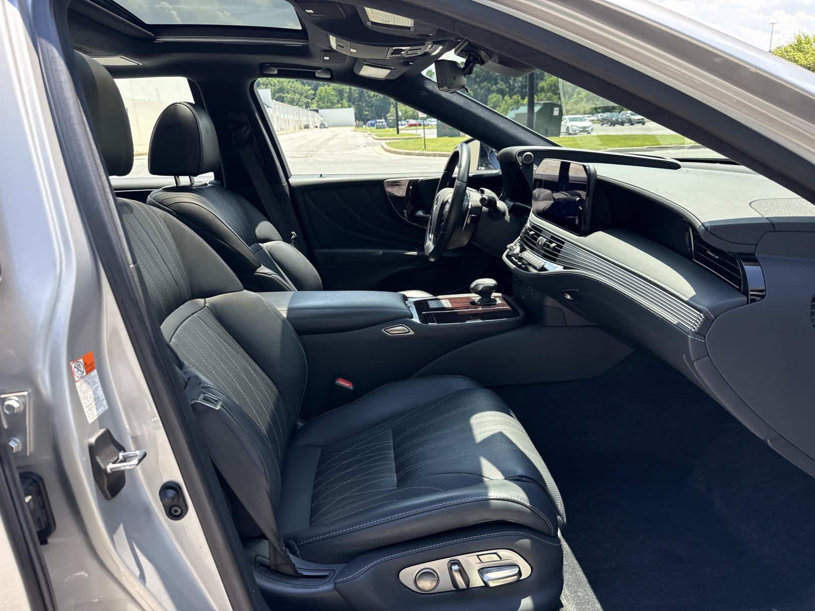 Used 2024 Lexus LS 500 AWD w/ Luxury Package image 16