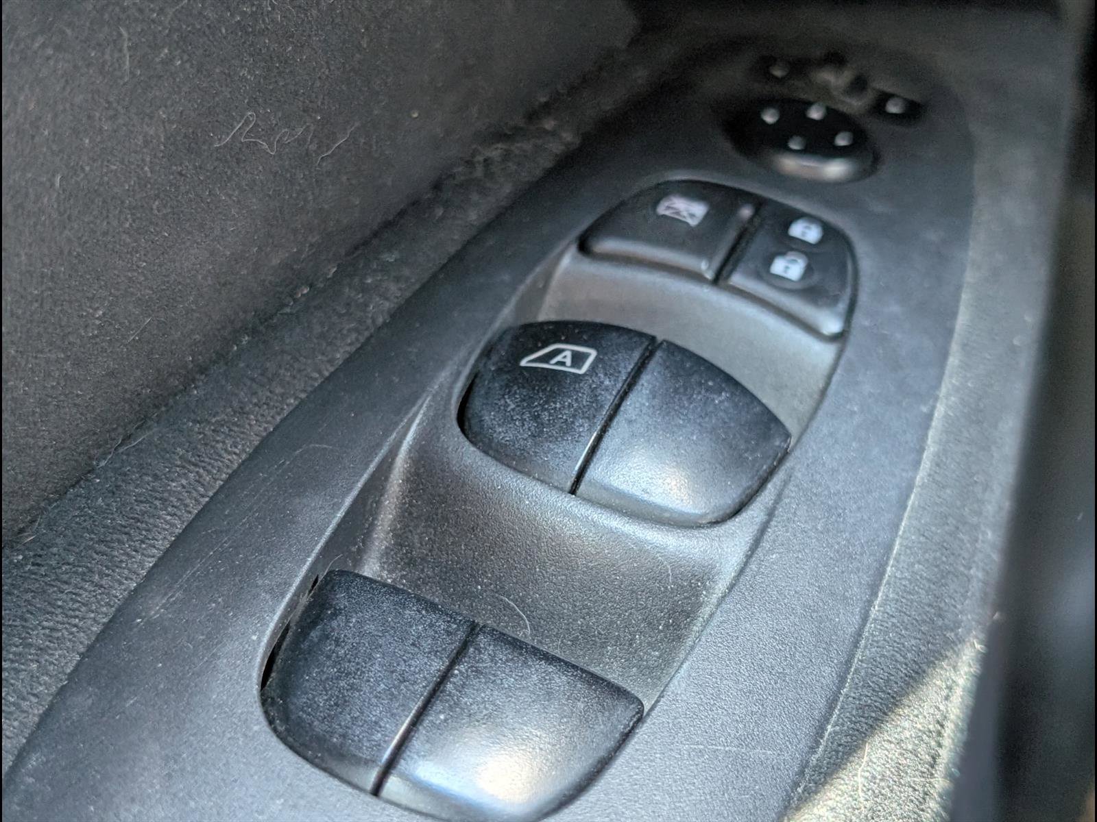 Used 2014 Nissan Pathfinder S FWD image 16