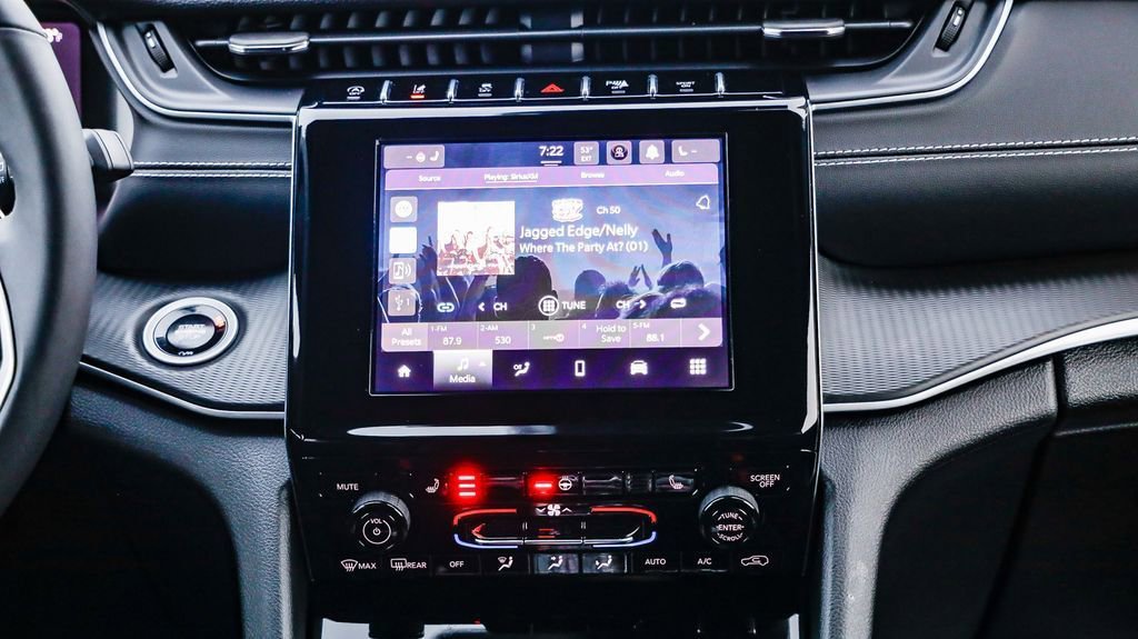 Certified 2024 Jeep Grand Cherokee Altitude image 15