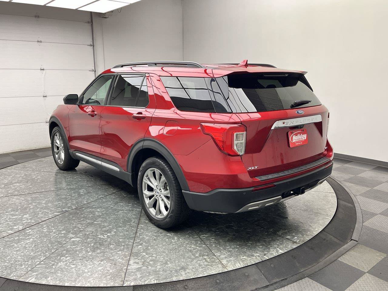 Certified 2020 Ford Explorer XLT w/ Equipment Group 202A AWD/4WD image 2