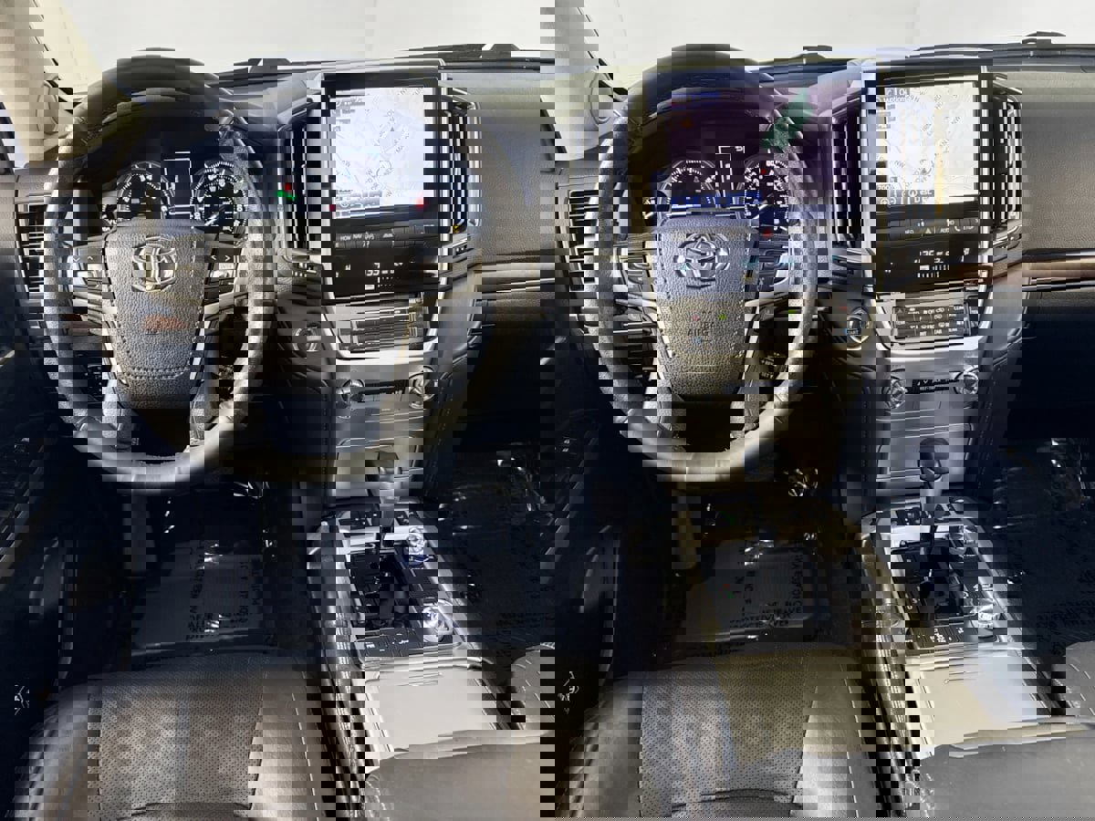 Used 2017 Toyota Land Cruiser image 30