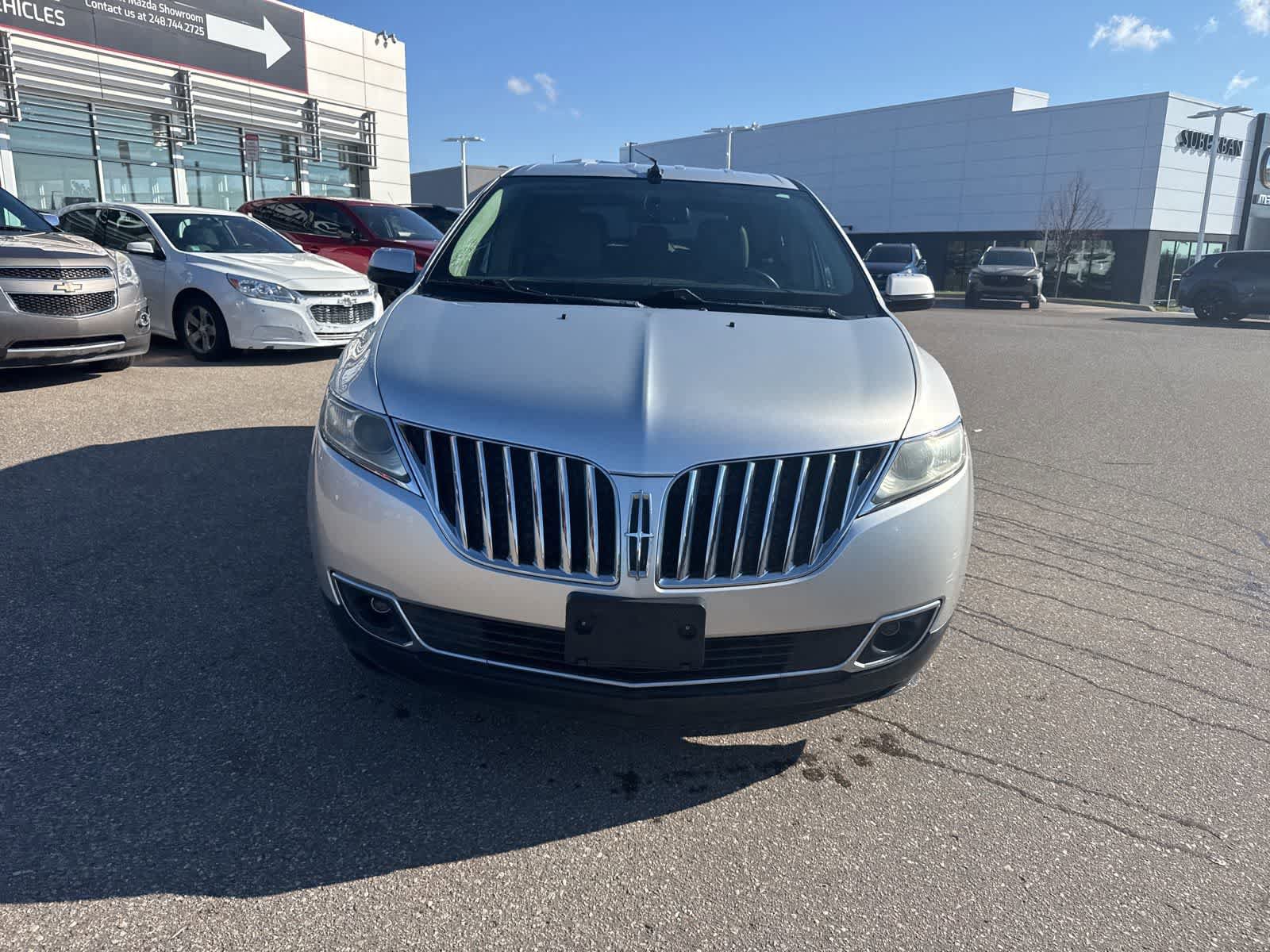 Used 2011 Lincoln MKX AWD image 2