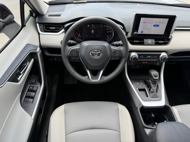 Used 2025 Toyota RAV4 XLE Premium image 28