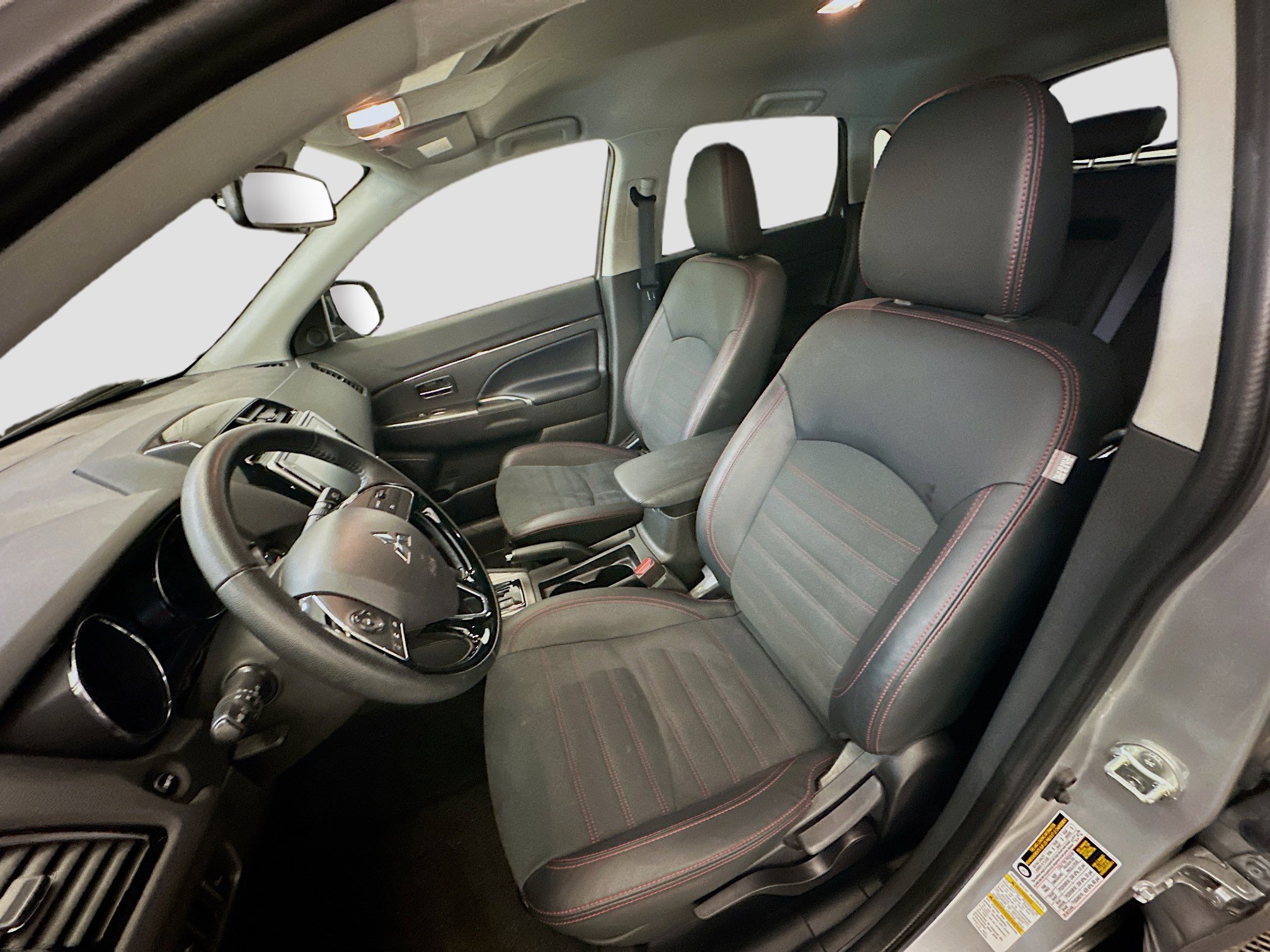 Used 2025 Mitsubishi Outlander Sport SE AWD/4WD image 13