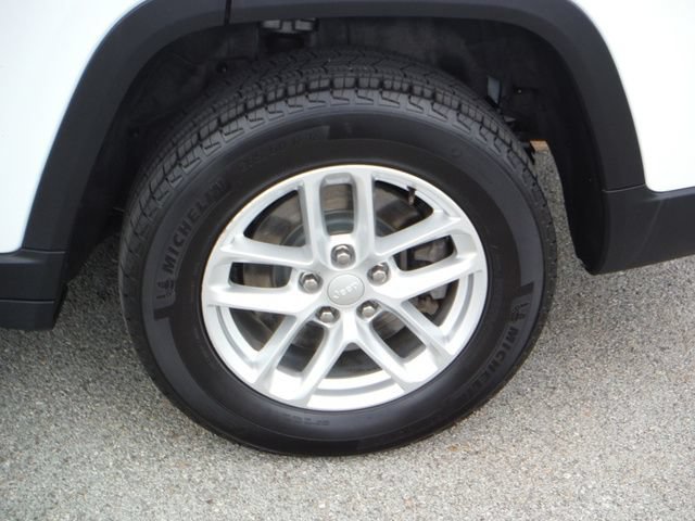 Used 2023 Jeep Grand Cherokee L Laredo AWD/4WD image 6