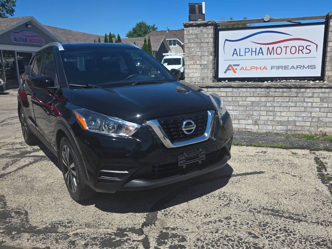 Used 2019 Nissan Kicks SV FWD image 1