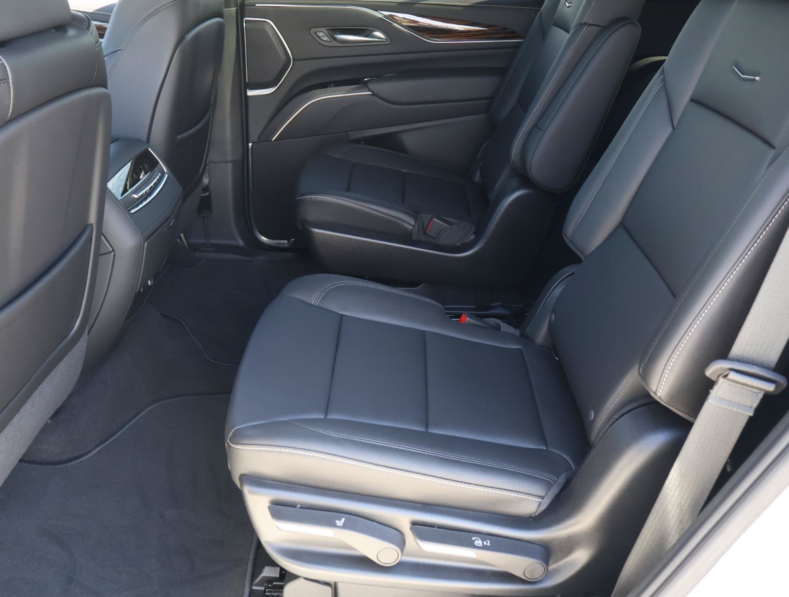 Certified 2024 Cadillac Escalade Luxury RWD image 26