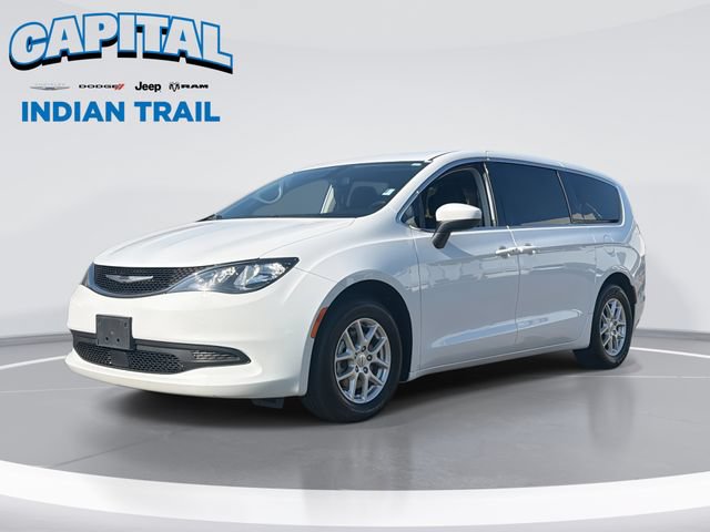 Used 2021 Chrysler Voyager LX FWD image 1
