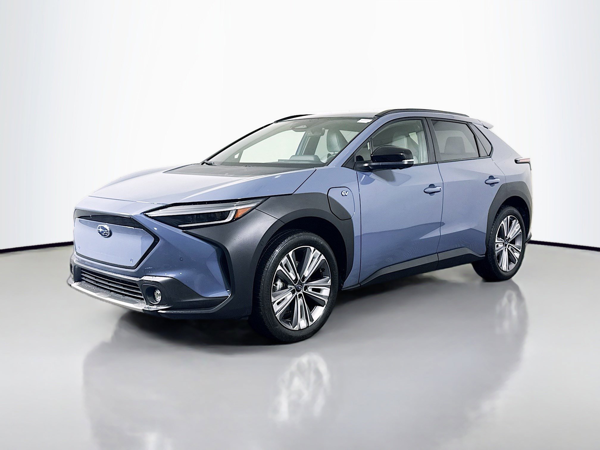 Used 2023 Subaru Solterra Limited image 4