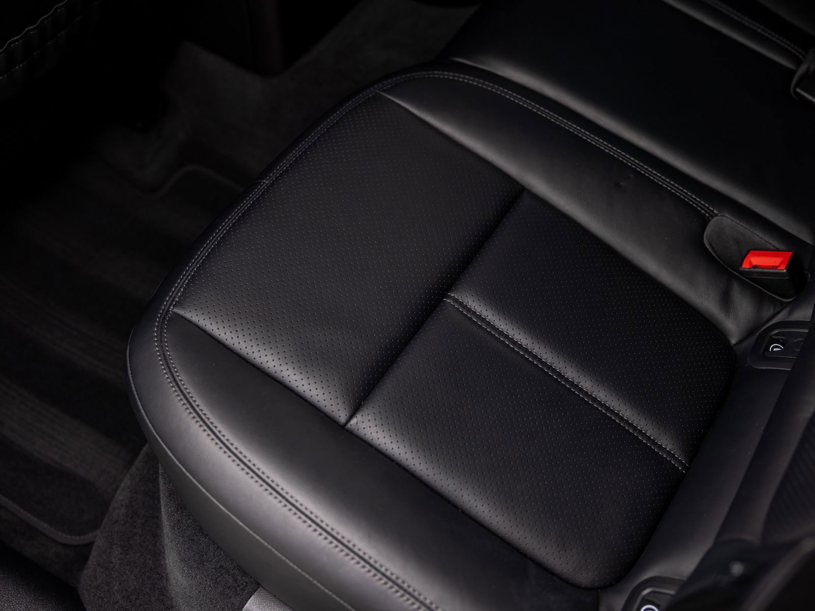 Certified 2024 Porsche Macan S image 30