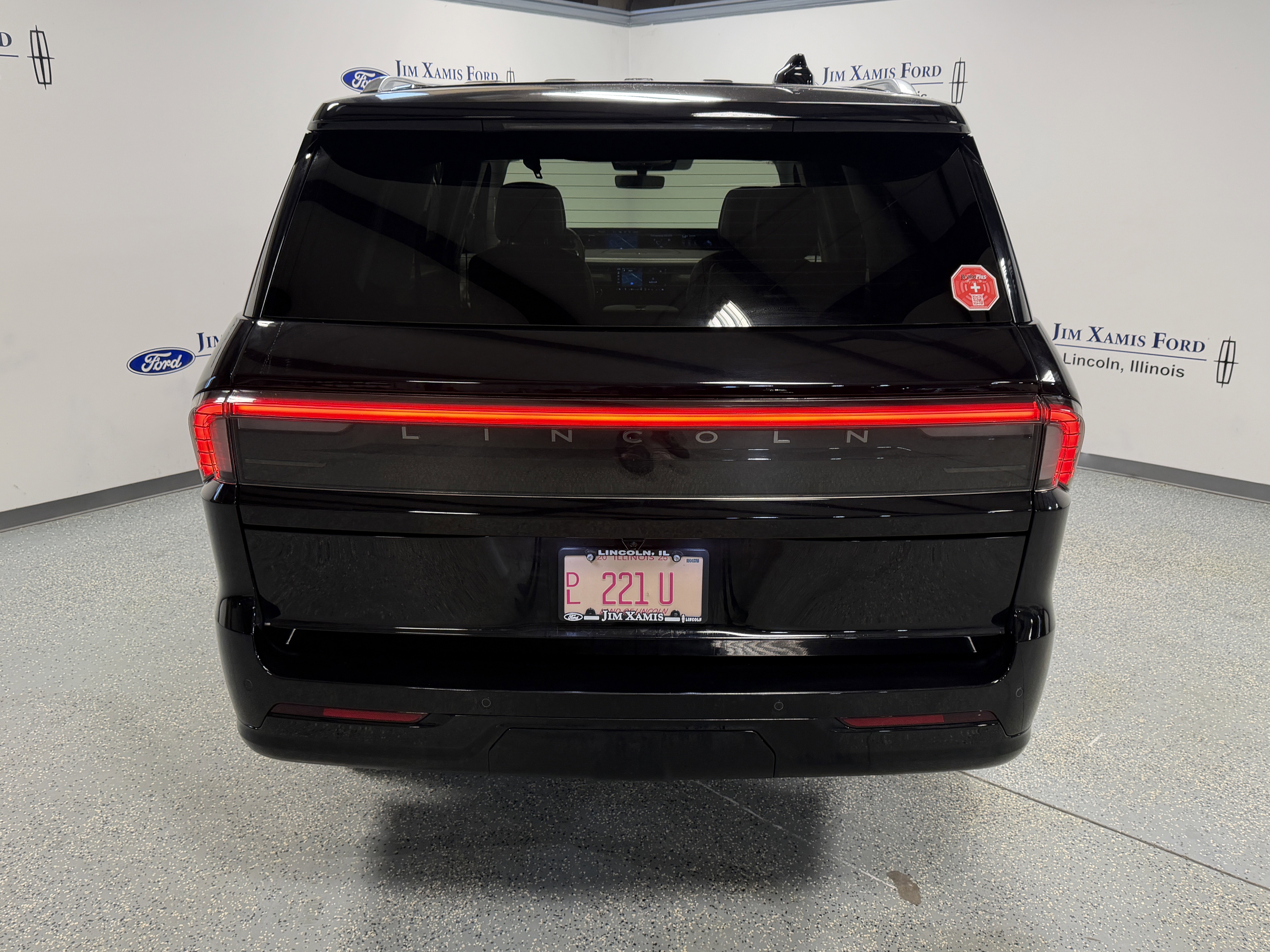 Used 2025 Lincoln Navigator Reserve image 5