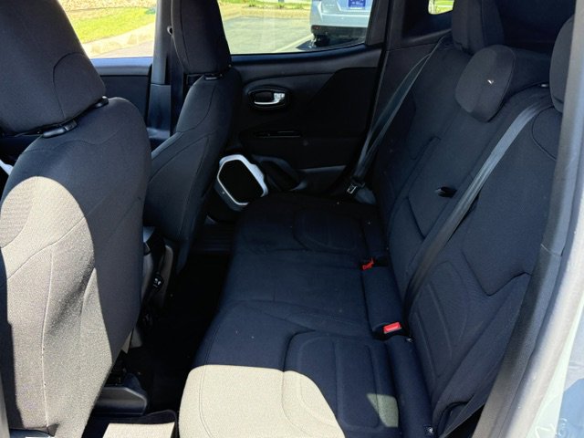 Used 2018 Jeep Renegade Latitude w/ Popular Equipment Group image 20