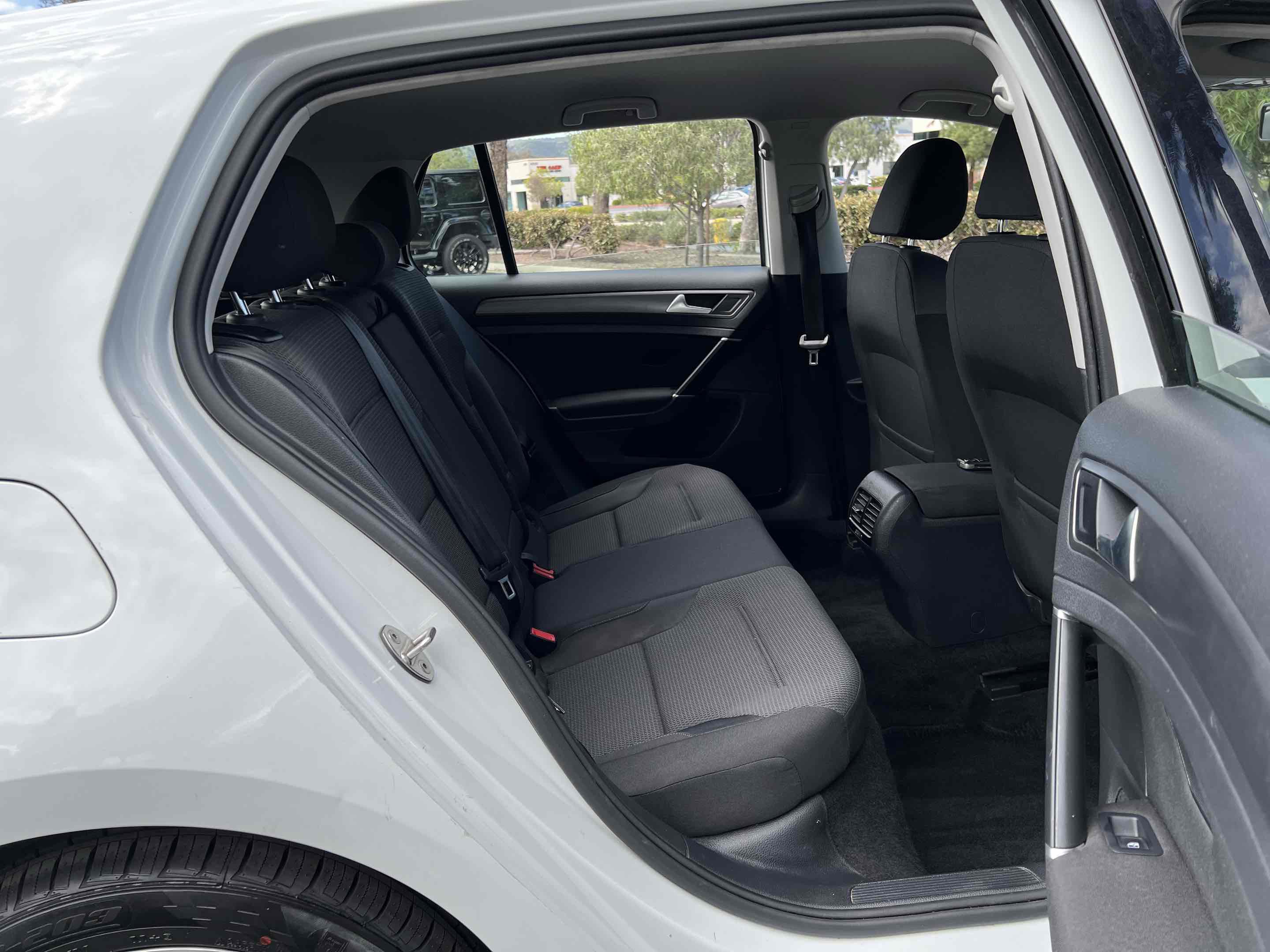 Used 2019 Volkswagen e-Golf SE w/ Driver Assistance Package image 26