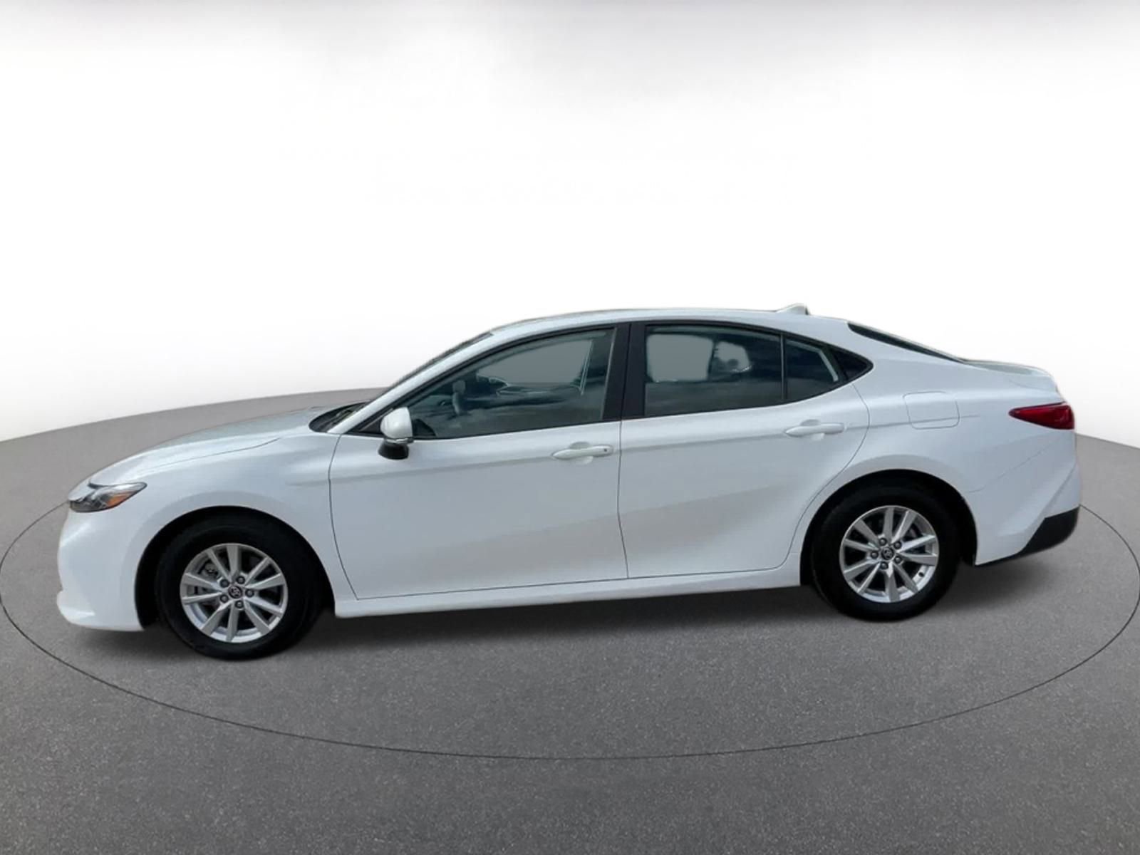 Used 2025 Toyota Camry LE image 9