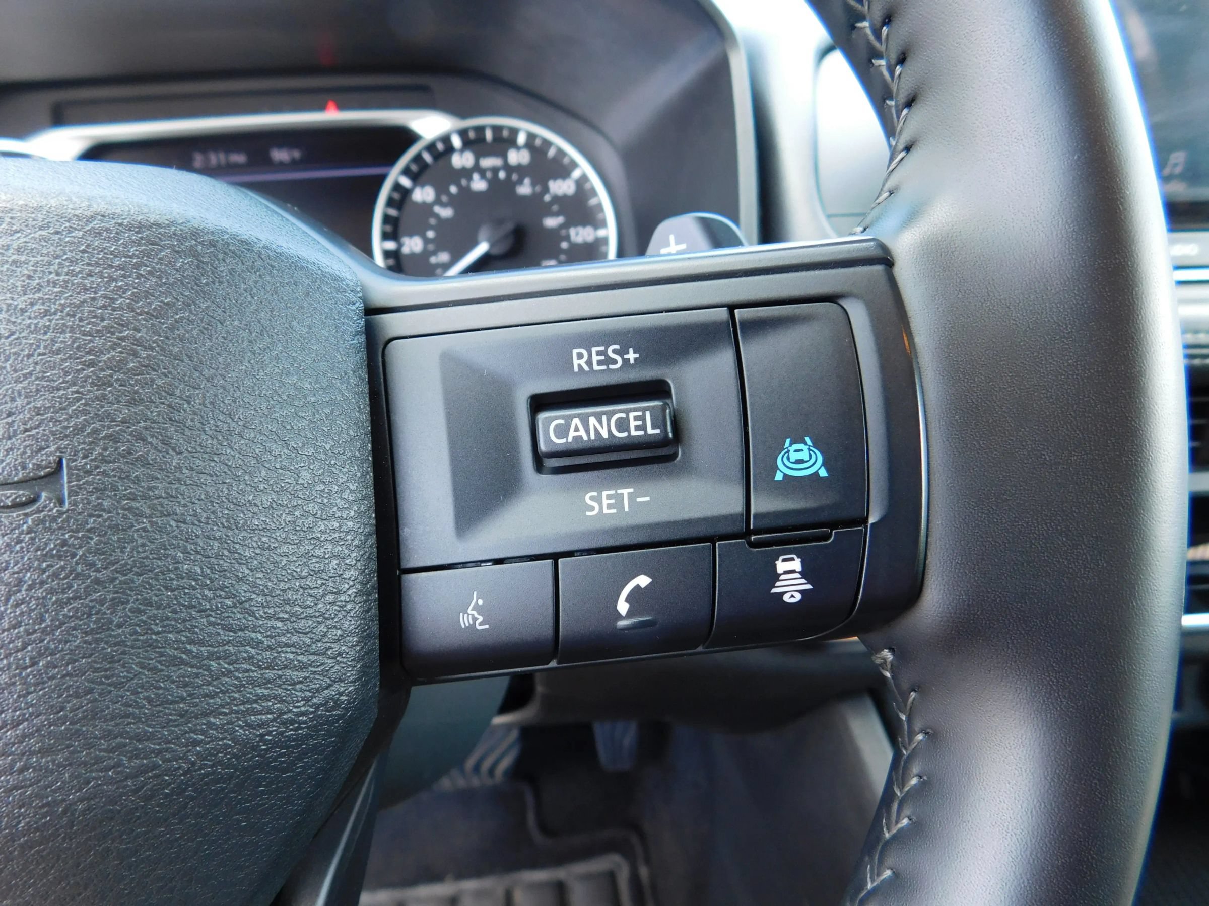 Used 2025 Nissan Rogue SV FWD image 23