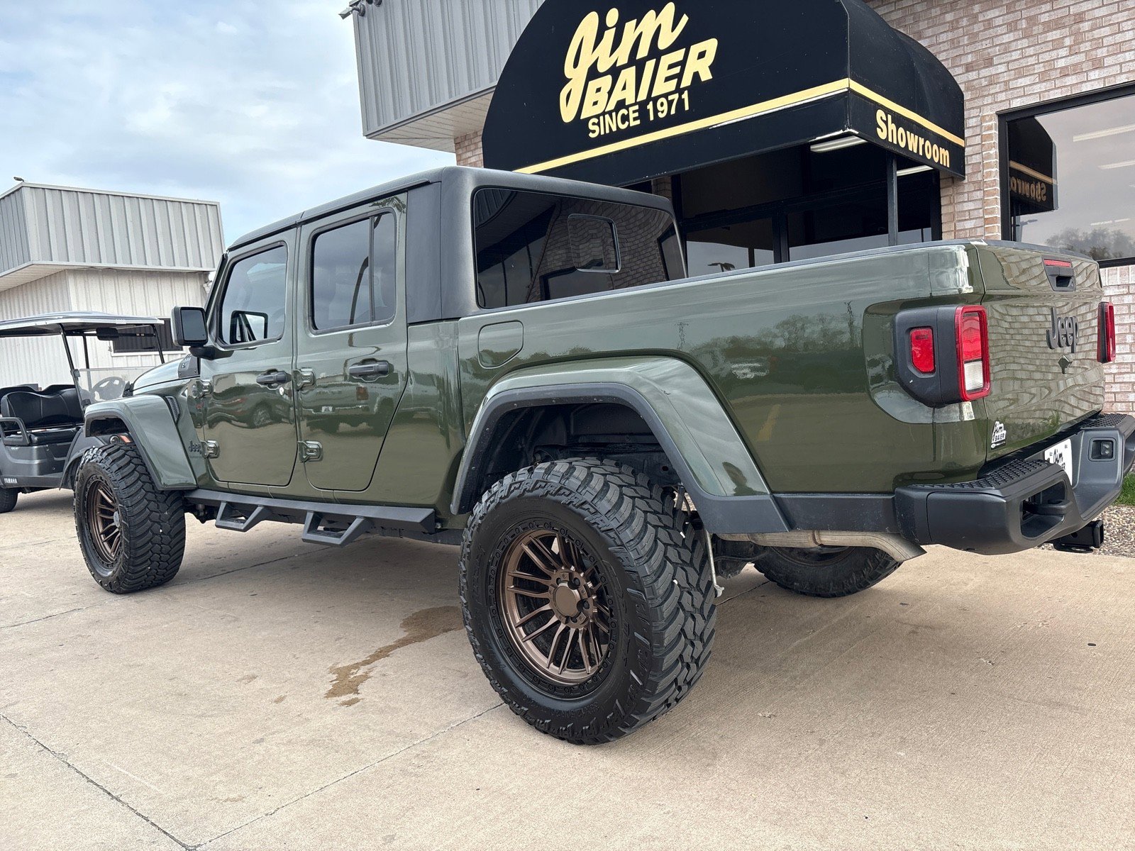 Used 2023 Jeep Gladiator Sport image 11