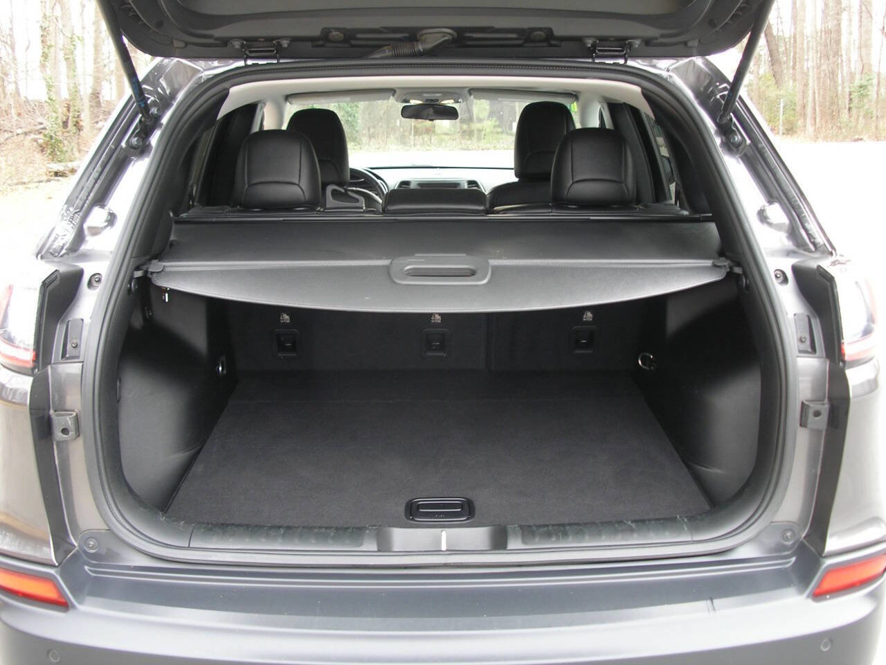 Used 2019 Jeep Cherokee Latitude Plus w/ Cold Weather Group image 6