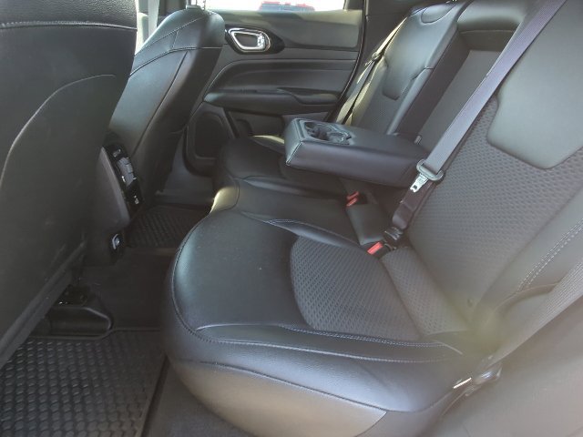 Used 2025 Jeep Compass Latitude w/ Convenience Group AWD/4WD image 23