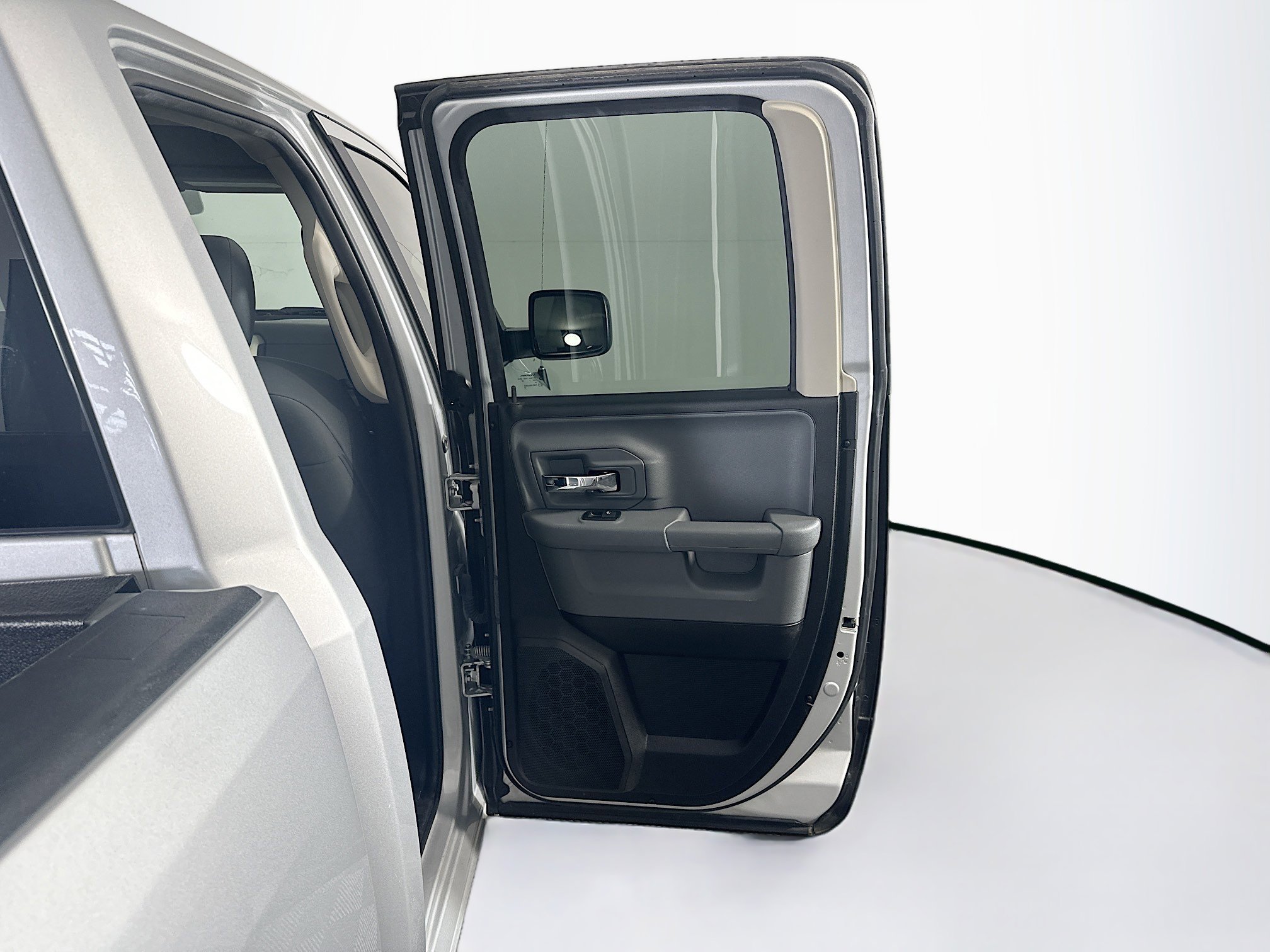 Used 2018 RAM 1500 Classic SLT image 29