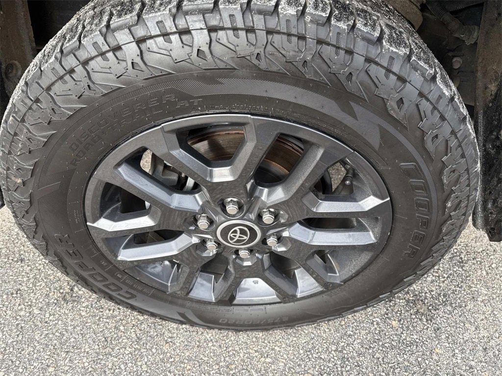 Used 2022 Toyota Tundra Platinum image 10