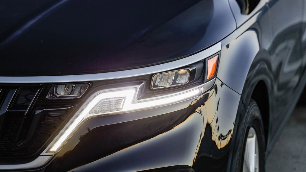 Used 2024 Kia Carnival LX image 5