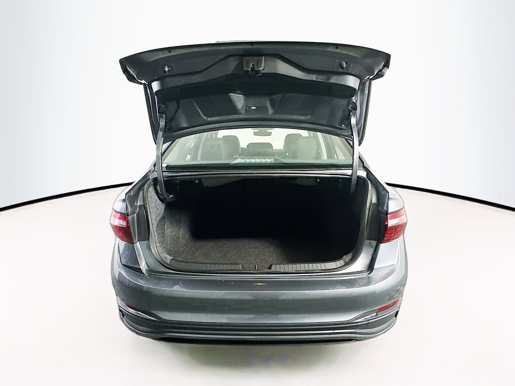 Used 2024 Volkswagen Jetta SE image 28