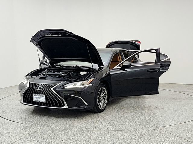 Used 2025 Lexus ES 300h w/ Accessory Package (Z2) FWD image 9