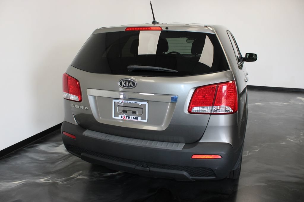Used 2012 Kia Sorento FWD w/ Third Row Pkg image 6