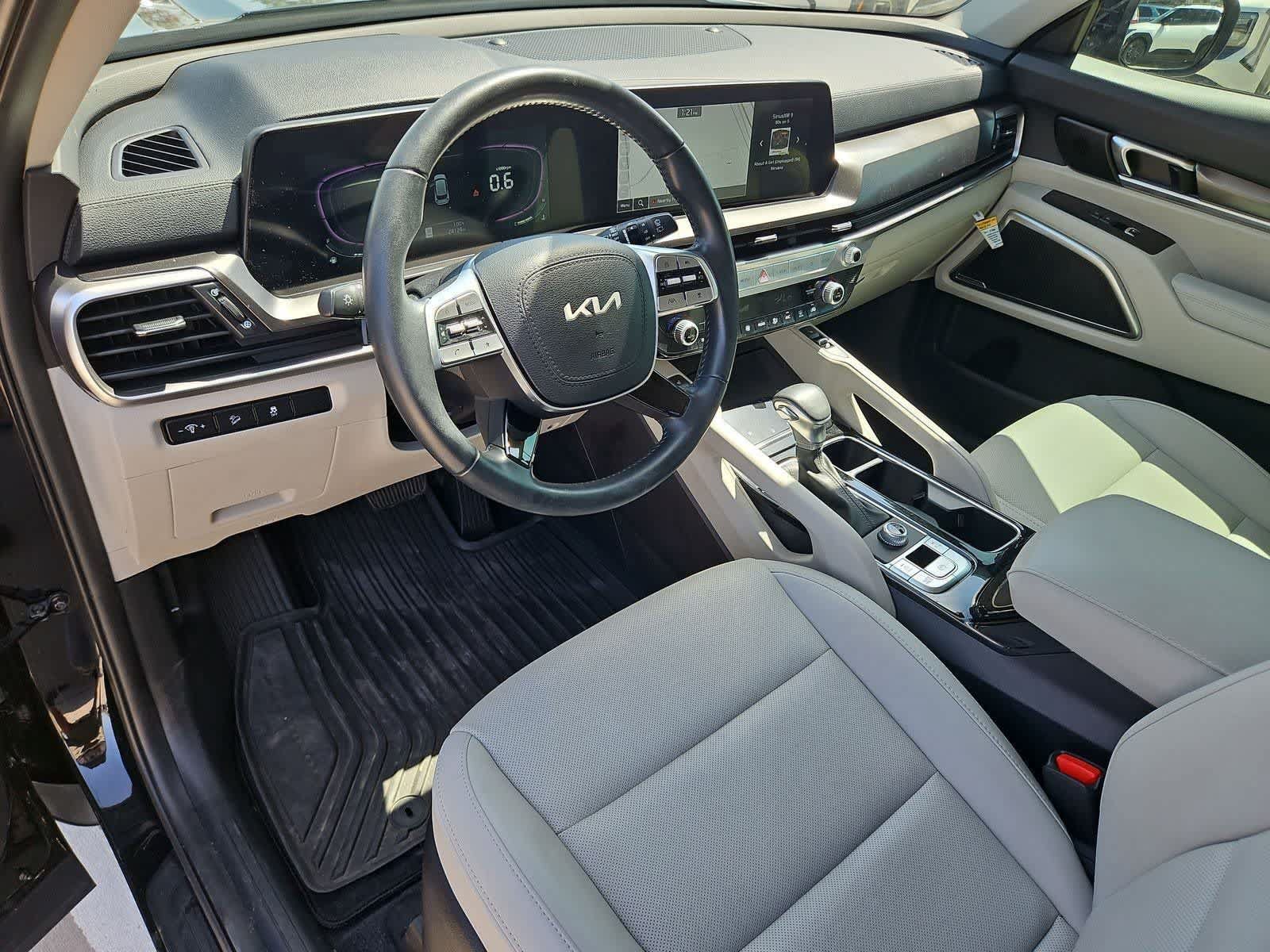 Used 2024 Kia Telluride S FWD image 2