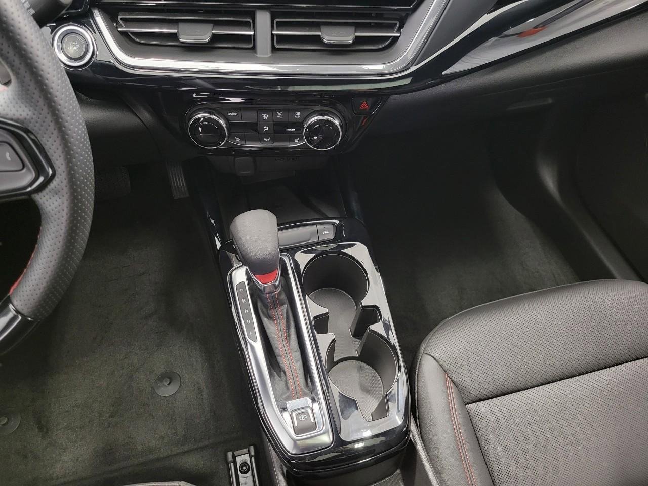 Used 2025 Chevrolet Trax RS w/ Sunroof Package image 15